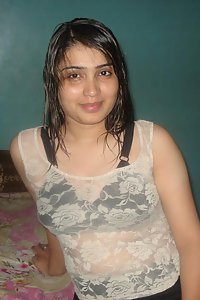 Porn Pics Lusty Indian Bhabhi Razia Saree Stripping Nude