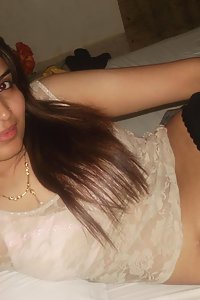 Porn Pics Lusty Indian Bhabhi Razia Saree Stripping Nude