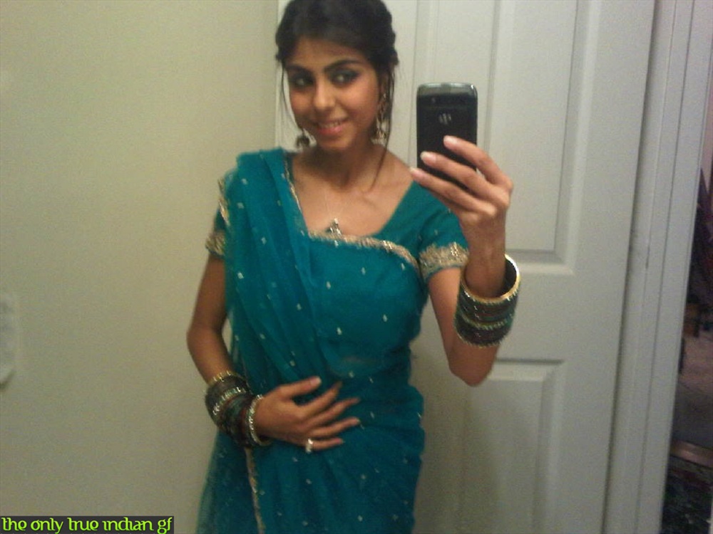 Juicy Indian girl self shoot pictures - Indian Porn Photos
