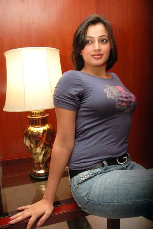 Xxx Desi In Jeans Girl - Group Sex of young lahori girls on picnic - Indian Porn Photos