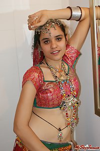 Jasmine Mathur in traditional gujarati garba outfits