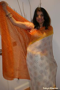 Naughty looking kavya sharma showing off in sari