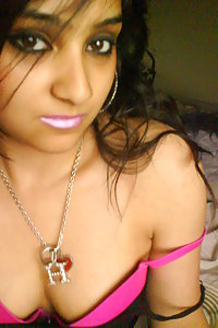 Sexy Indian showing her off on self shoot picture