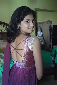 Sexy pics of Indian girl getting ready for shower