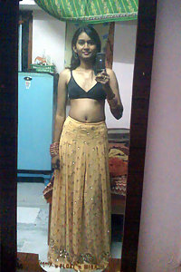 Sexy pics of Indian girl getting ready for shower