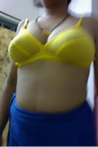 Porn Pics Horny Indian Bhabhi Yellow Bra Big Boobs