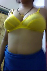 Porn Pics Horny Indian Bhabhi Yellow Bra Big Boobs