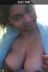 Porn Pics Horny Indian Sohna Bhabhi Boob Show On Cam