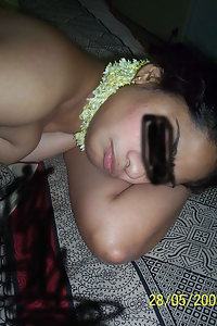 Porn Pics Hot Figure Bhabhi Nazia Laying Naked On Bed