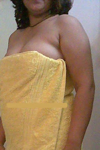 Indian Juicy Housewife Nazmi Towel Unwrapped Naked