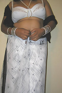 Mature Indian Aunty Suvarna In Saree Stripping Naked