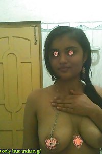 Indian college girl posing naked in shower