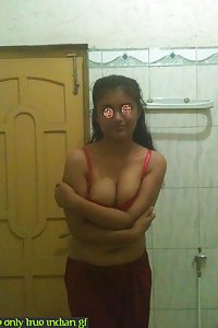 Indian college girl posing naked in shower