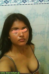 Indian college girl posing naked in shower