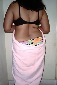 Indian Girl Shaina Posing Nude In Hotel Room