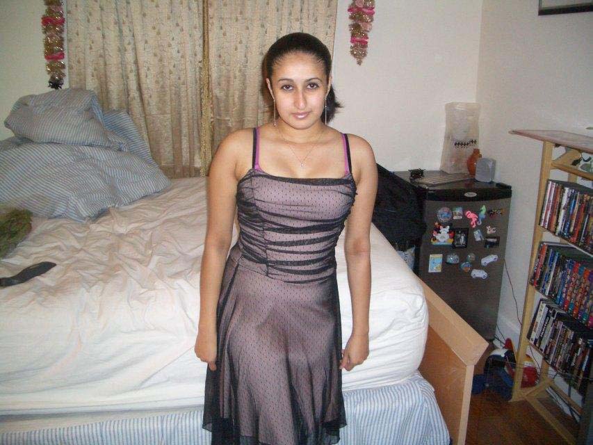 Indian Girl Shaina Posing Nude In Hotel Room - Indian Porn Photos