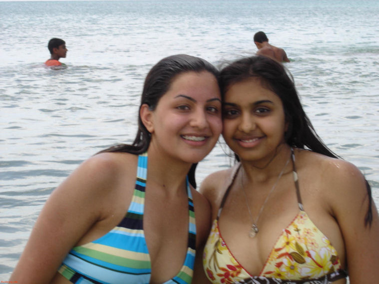 Nude Indian Couple Bikini Beer - Young sexy Pakistani girls in bikini - Indian Porn Photos