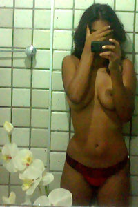 Indian girl capturing her naked pics in shower