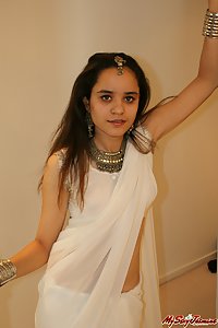 Indian Babe Jasmine in white indian saree