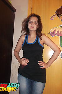 Sexy sonia bhabhi with black boxer and in jean showing her boobs