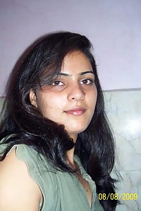 Amateur Indian Swati Posing Nude In Bathroom