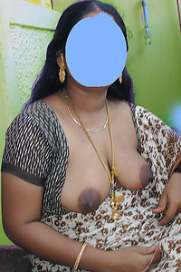 Porn Pics Hot Indian Village Bhabhi Showing Her Boobs