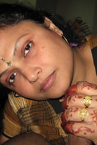 Porn Pics Indian Aunty Shakuntala Exposing Huge Boobs