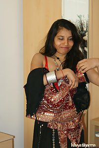 Indian Babe Kavya in her gujarati outfits chania cholie