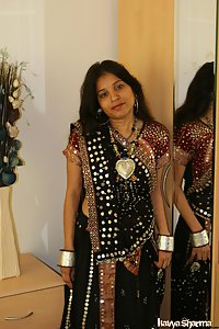 Indian Babe Kavya in her gujarati outfits chania cholie